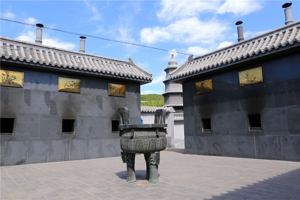 龙泉公墓