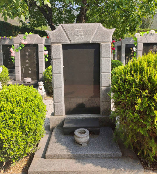 传统立碑一