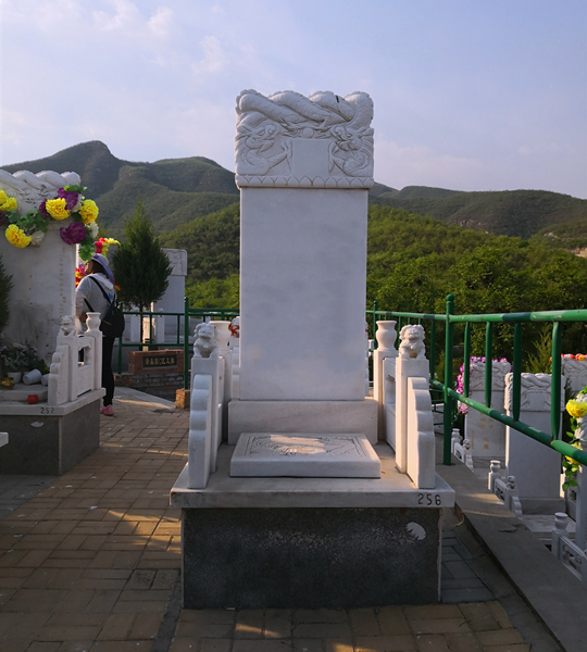 白玉碑—鑫泽园
