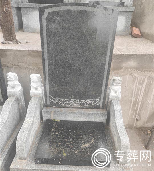 天龙园立碑