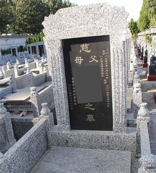 莲花立碑