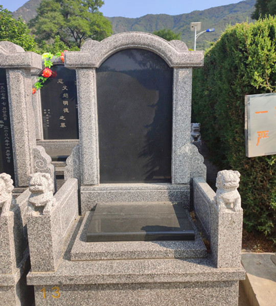 传统立碑三