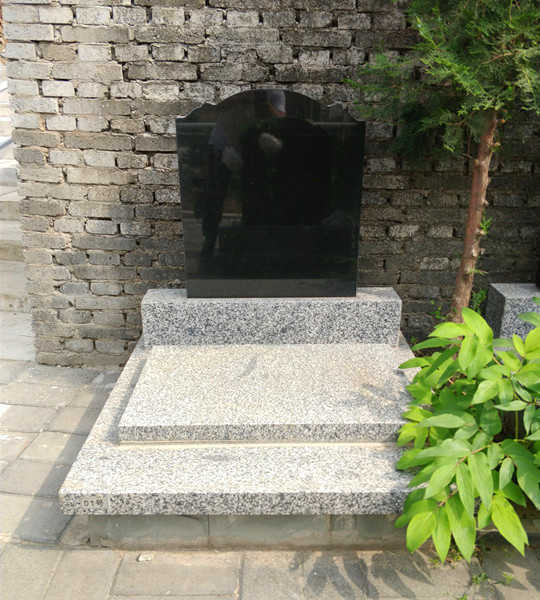 传统立碑