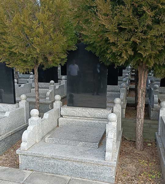 厚德园立碑