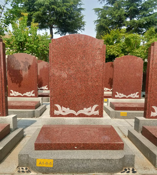 传统立碑