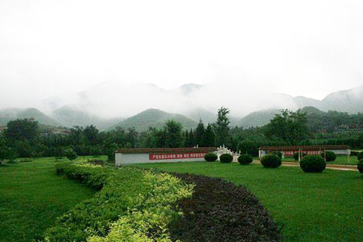 炎黄陵园墓地环境